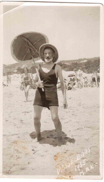 Oom Hennie Velsambreel at the sea