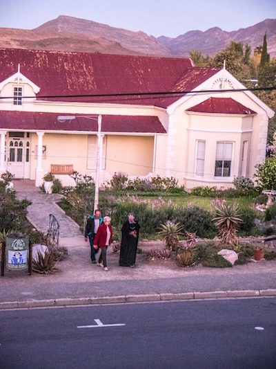 Setting out on a Spring GHost Walk with Nico and Ansie September 2018